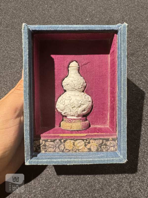 清中期 反瓷堆刻龙纹葫芦鼻烟壶 - 图9